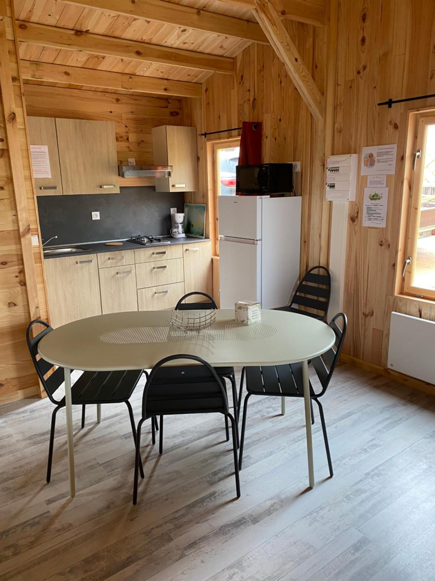 Camping Le Montbartoux Vollore-Ville ภายนอก รูปภาพ